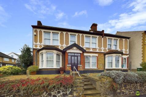 Upton Road, Bexleyheath, Kent, DA6 4 bed semi