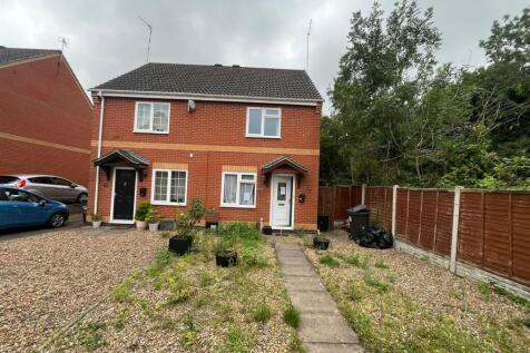 2 bedroom semi-detached house for sale