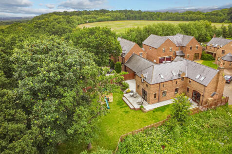 4 bedroom link detached house for sale