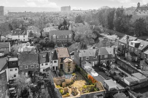 4 bedroom end of terrace house for sale