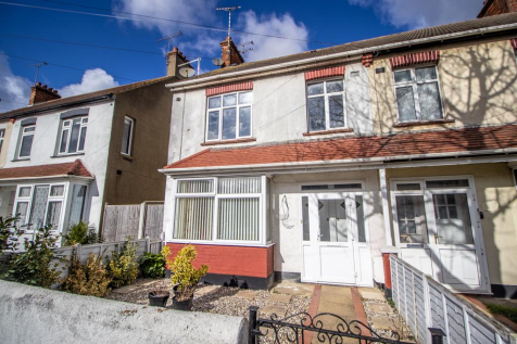 3 bedroom maisonette for sale