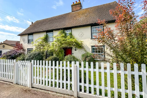 4 bedroom link detached house for sale