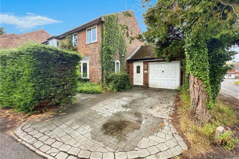 Valley Park Drive, Clanfield... 3 bed semi