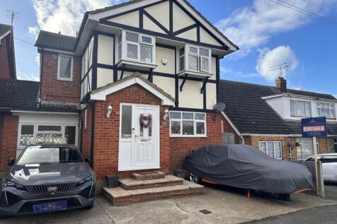 May Avenue, Canvey Island 4 bed detached house for sale
