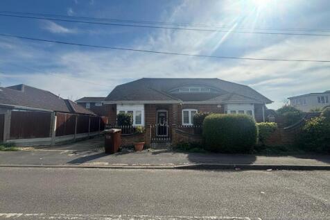 Beverley Avenue, Canvey Island 4 bed bungalow for sale