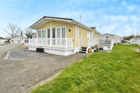 Vinnetrow Road, Runcton, Chichester 2 bed detached house for sale