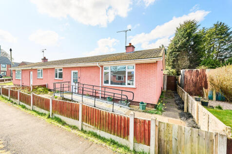 3 bedroom semi-detached bungalow for sale
