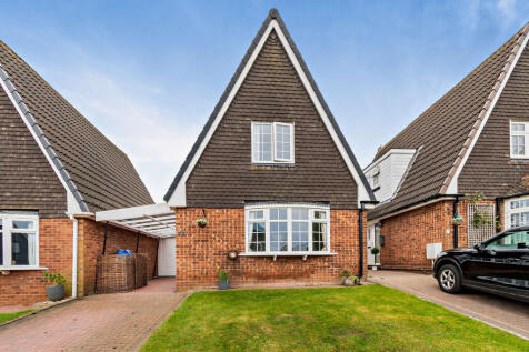 3 bedroom link detached house for sale