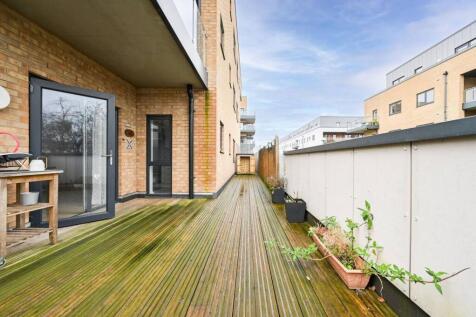 Thornbury Way, Walthamstow, London, E17 2 bed flat for sale