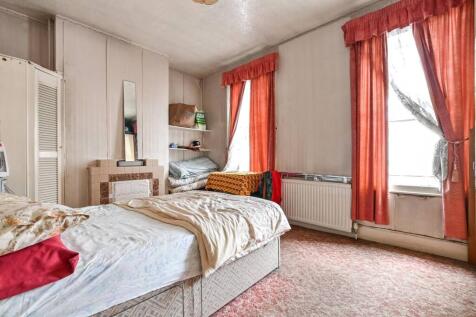 Boundary Road, Walthamstow, London, E17 3 bed terraced house for sale
