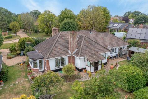 Thorpe End 4 bed detached bungalow for sale
