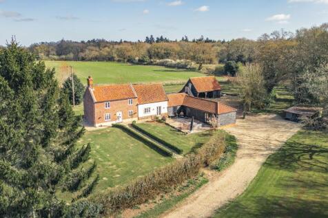 Honing 4 bed farm house for sale