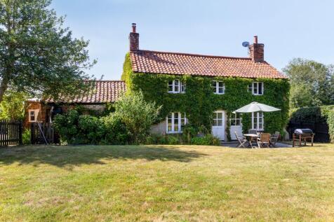 Skeyton 5 bed detached house for sale