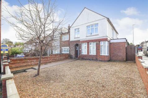 Wellingborough Road, Rushden NN10 4 bed detached house for sale