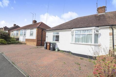 St. Margarets Avenue, Rushden NN10 2 bed semi