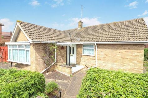 Park Avenue, Rushden NN10 3 bed detached bungalow for sale