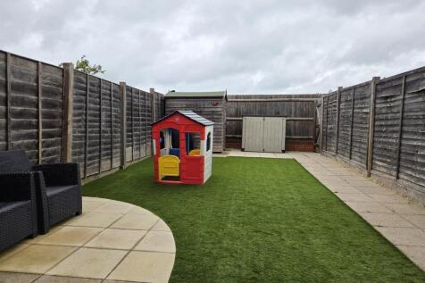 2 bedroom link detached house for sale