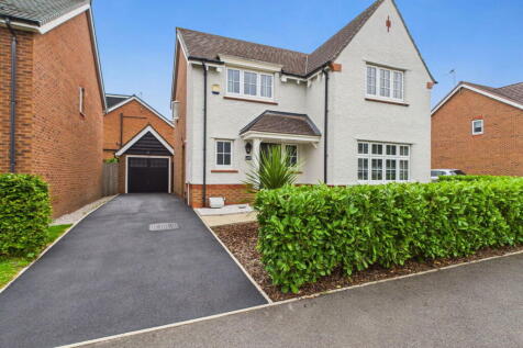 4 bedroom detached house for sale