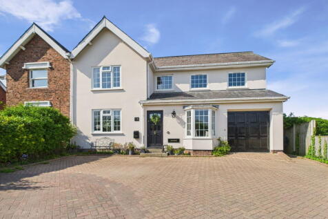 Briars Lane, Lathom, L40 5TG 4 bed semi