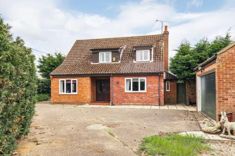 Docking 4 bed detached house for sale