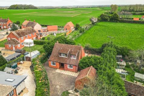 Docking 4 bed detached house for sale
