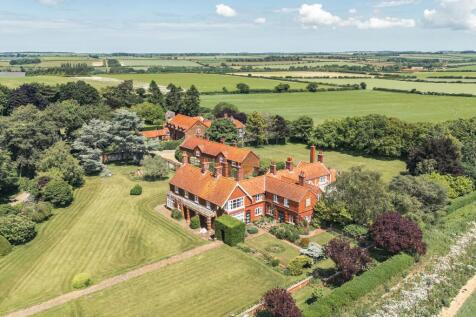 Dersingham 9 bed detached house for sale