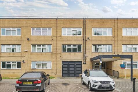 Studio flat for sale