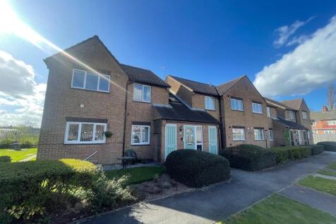 St Martins Court, Northella Drive... 2 bed flat for sale