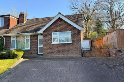 Greenwood Road, Crowthorne, Berkshire 3 bed bungalow for sale