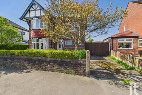 Curzon Road, Offerton, Stockport 3 bed detached house for sale