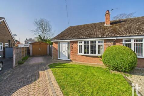 Tamworth Close, Hazel Grove... 2 bed semi