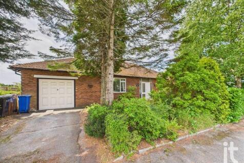 Capesthorne Road, High Lane... 3 bed detached bungalow for sale