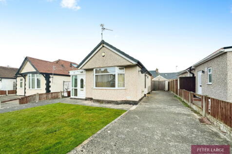 71 Grosvenor Avenue, Rhyl... 2 bed detached bungalow for sale
