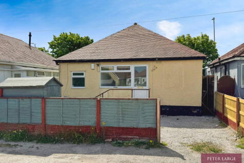 3 Clwyd Gardens, Kinmel Bay, LL18 5NB 3 bed detached bungalow for sale