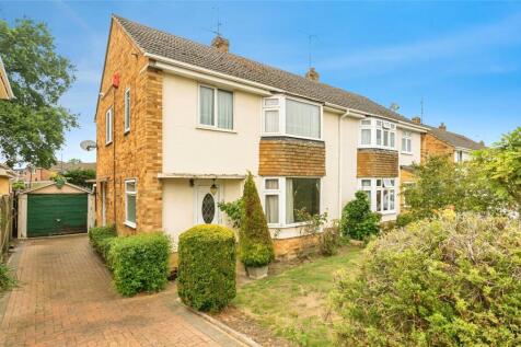 Hildens Drive, Tilehurst, Reading 3 bed semi