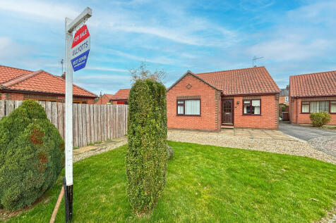 2 bedroom detached bungalow for sale