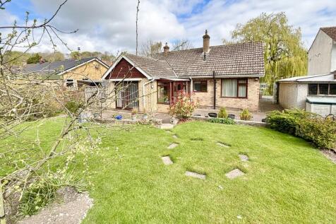 2 bedroom detached bungalow for sale