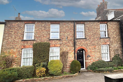 4 bedroom terraced house for sale