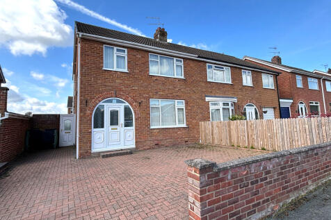 3 bedroom semi-detached house for sale