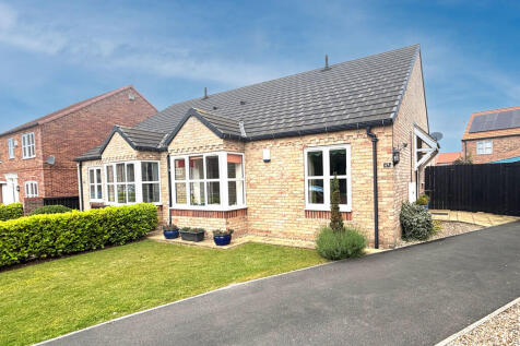 2 bedroom semi-detached bungalow for sale