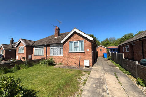 2 bedroom semi-detached bungalow for sale
