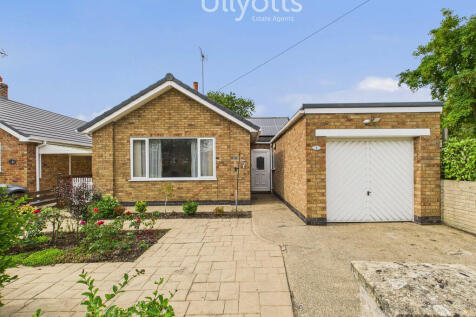 2 bedroom detached bungalow for sale