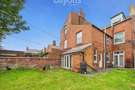 1 bedroom ground floor flat for sale