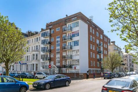 Howard House, Eastbourne BN21 3 bed penthouse for sale
