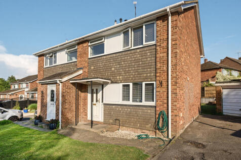 Chamberlain Gardens, Arborfield... 3 bed semi