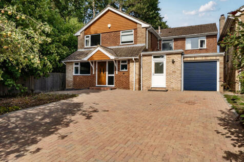 Staverton Close, Wokingham, Berkshire 4 bed detached house for sale