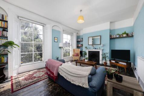 Peckham Road, London, SE5 3 bed flat for sale