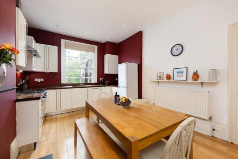 Peckham Road, London, SE5 3 bed flat for sale