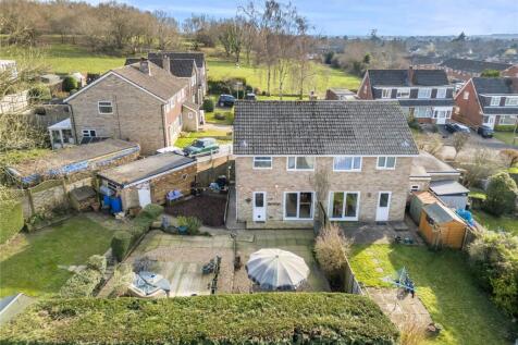 Frobisher Close, Ringwood, Hampshire... 3 bed semi