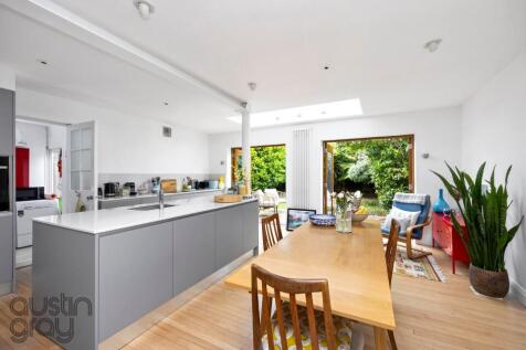4 bedroom semi-detached house for sale